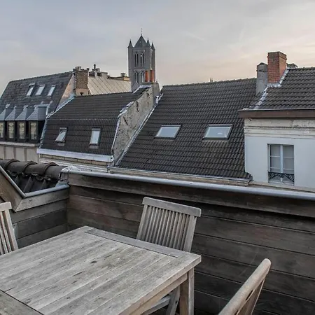 Beautiful Center In Near Medieval Castle Gand