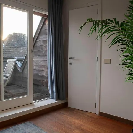 Beautiful Center In Near Medieval Castle * Gand